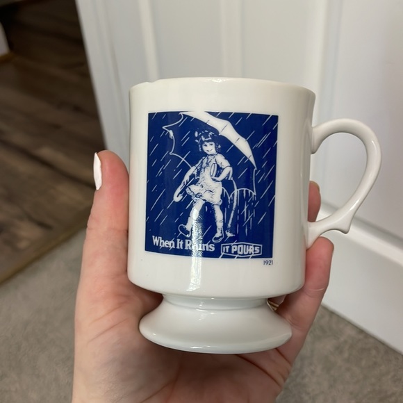 Vintage “When it rains it pours” dainty tee cup - Picture 5 of 5